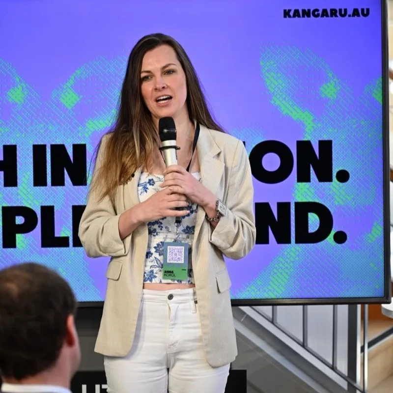 Anna Korol, founder of SEO Sorted, speaking at a Kangaru startup event